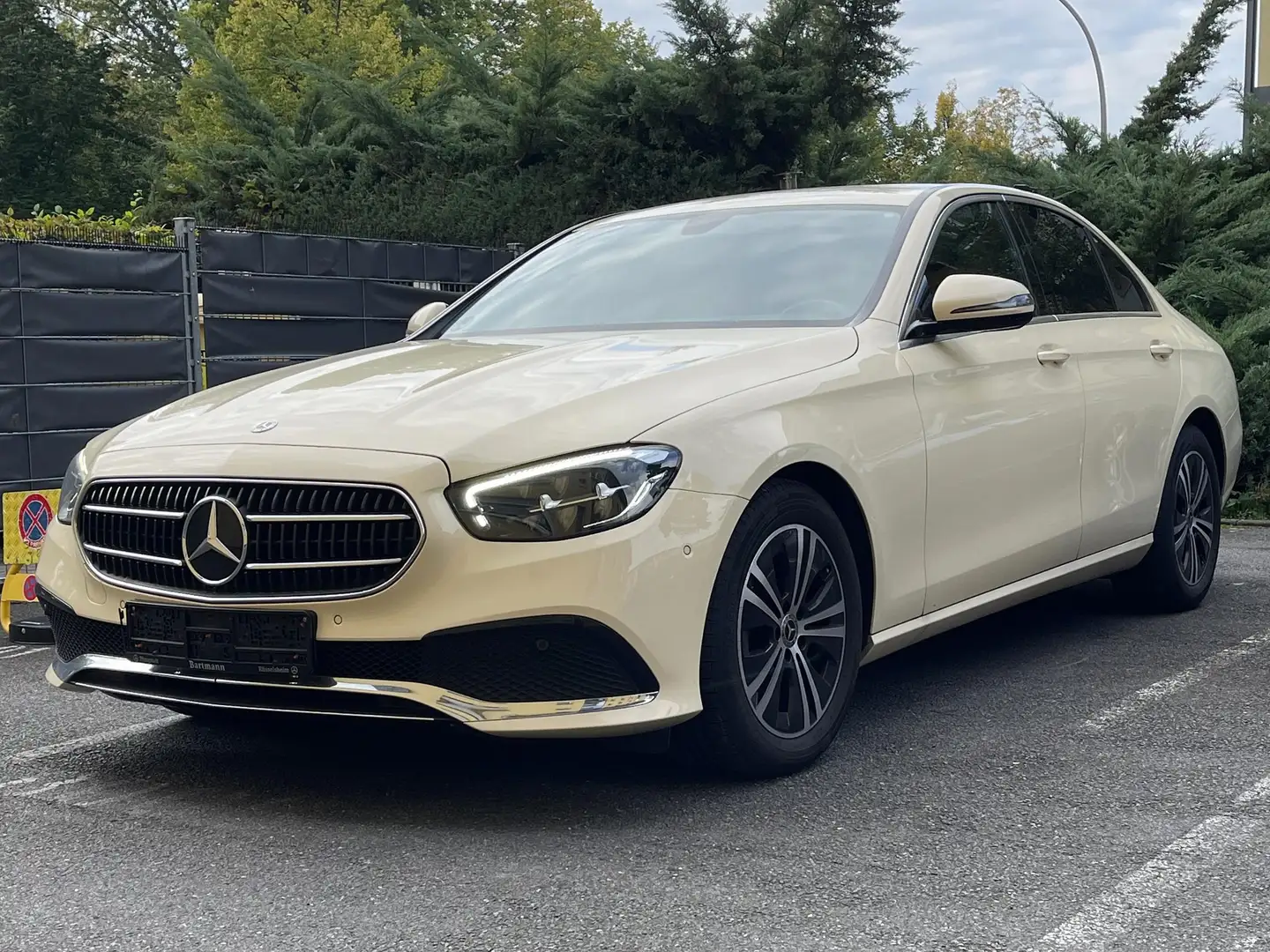 Mercedes-Benz E 220 E-Klasse Diesel d 9G-TRONIC Avantgarde Beige - 1