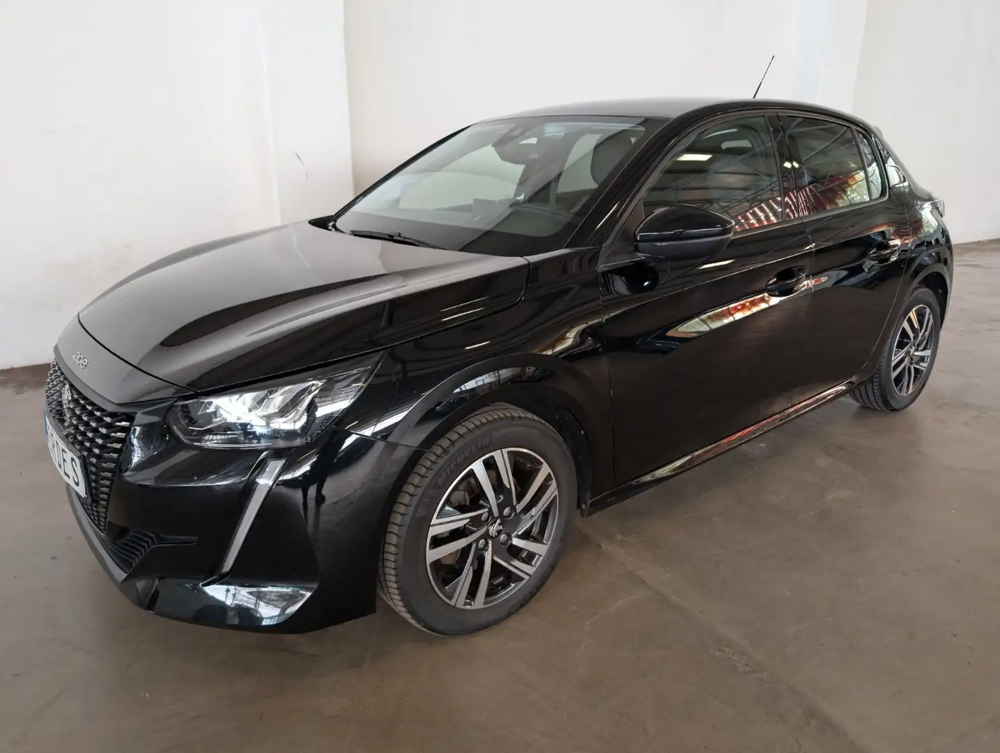 Peugeot 208 1.2 PureTech 100 Allure Schwarz - 1