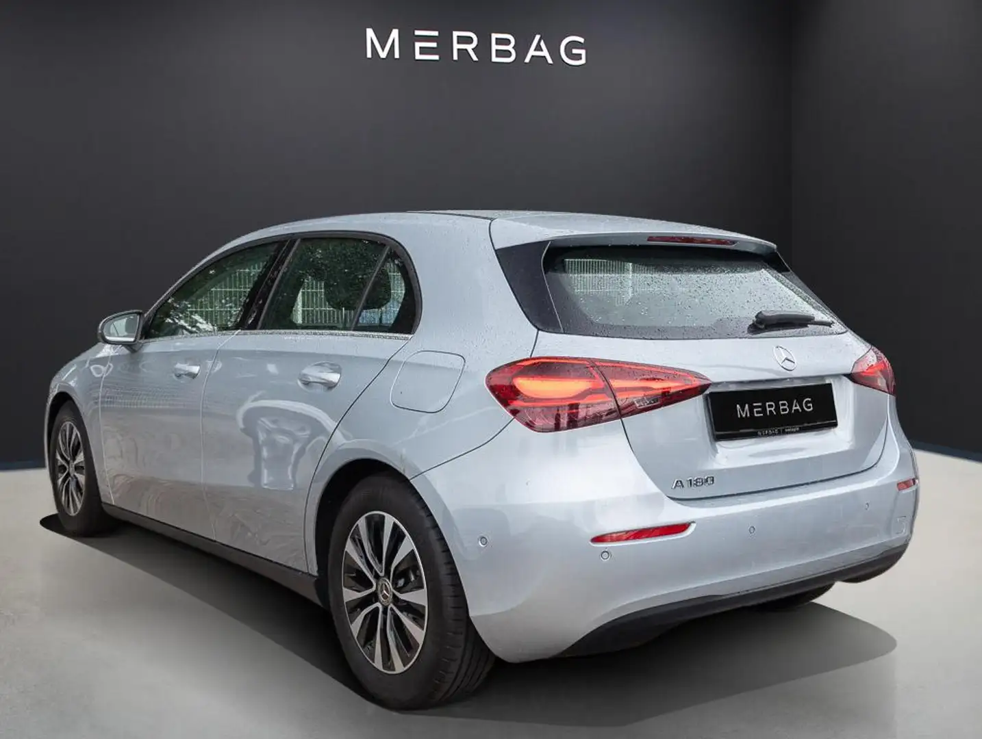 Mercedes-Benz A 180 Kompaktlimousine SpurW W-Paket ParkAss. Silber - 2
