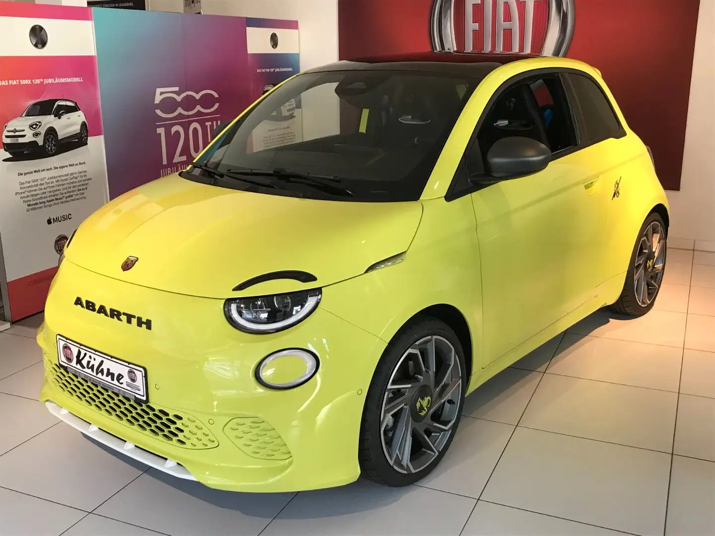 Abarth 500 Abarth 500e Limousine 42 kWh Turismo 2024 Grün - 1