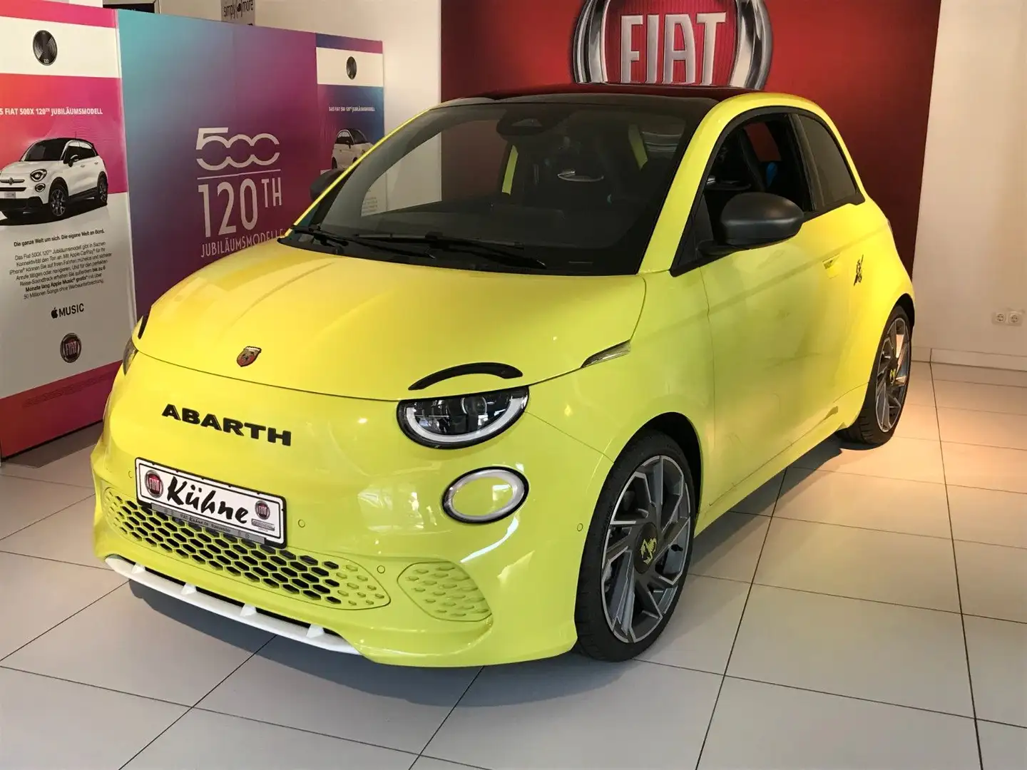 Abarth 500 Abarth 500e Limousine 42 kWh Turismo 2024 Grün - 2