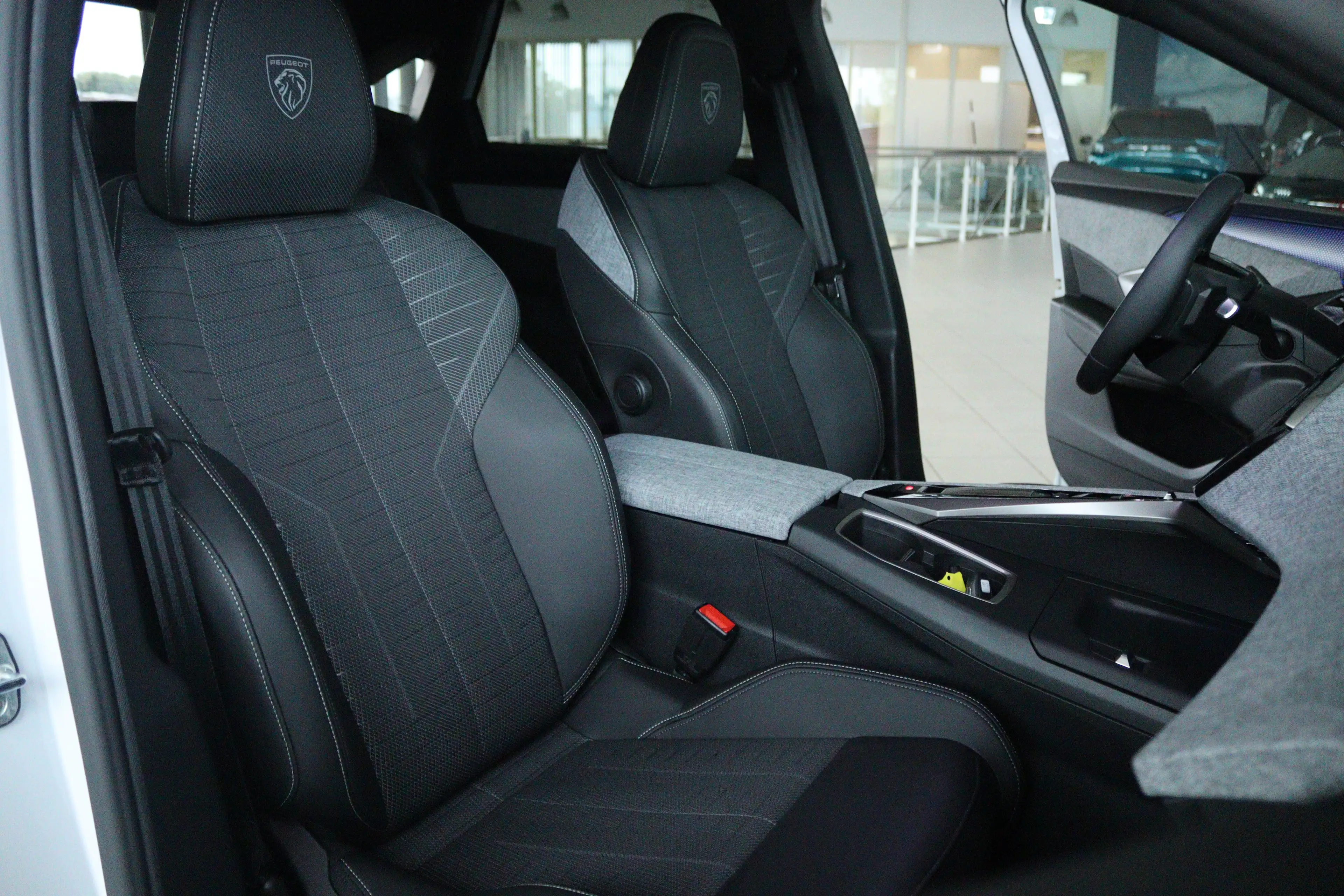 Peugeot 3008 e-3008 GT 73 kWh | SOH 94% | Adapt. Cruise | Stoel — photo 3