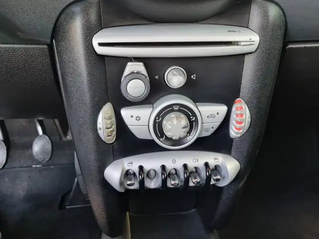 Mini Hatch view 14