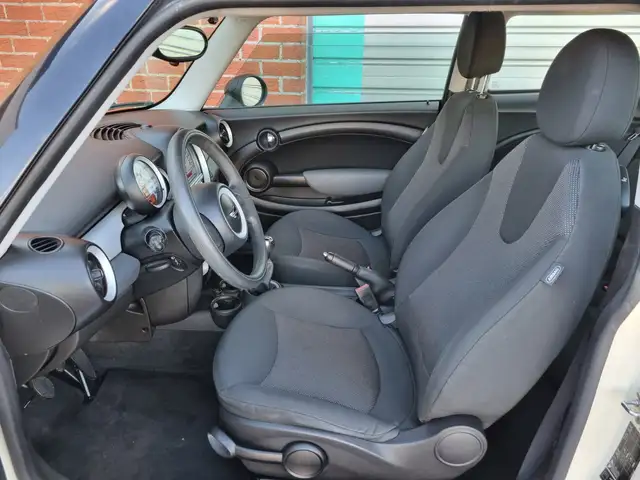 Mini Hatch view 5