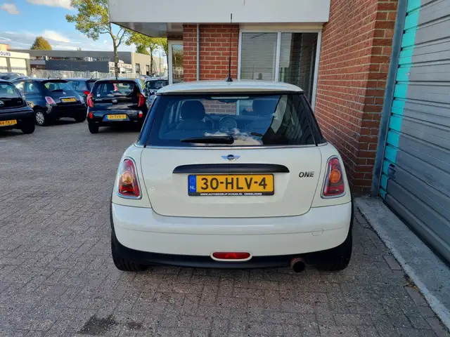 Mini Hatch view 15