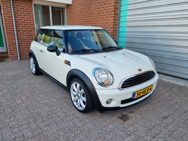 Mini Hatch view 2