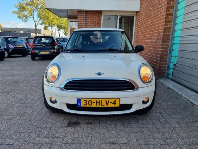 Mini Hatch view 13