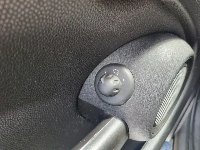 Mini Hatch view 11