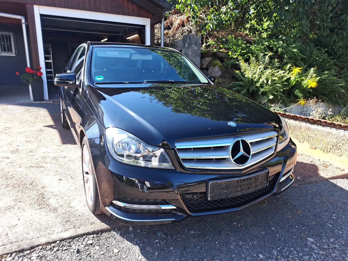 Mercedes-Benz C 180 C-Klasse CGI BlueEFFICIENCY Avantgarde Černá - 1