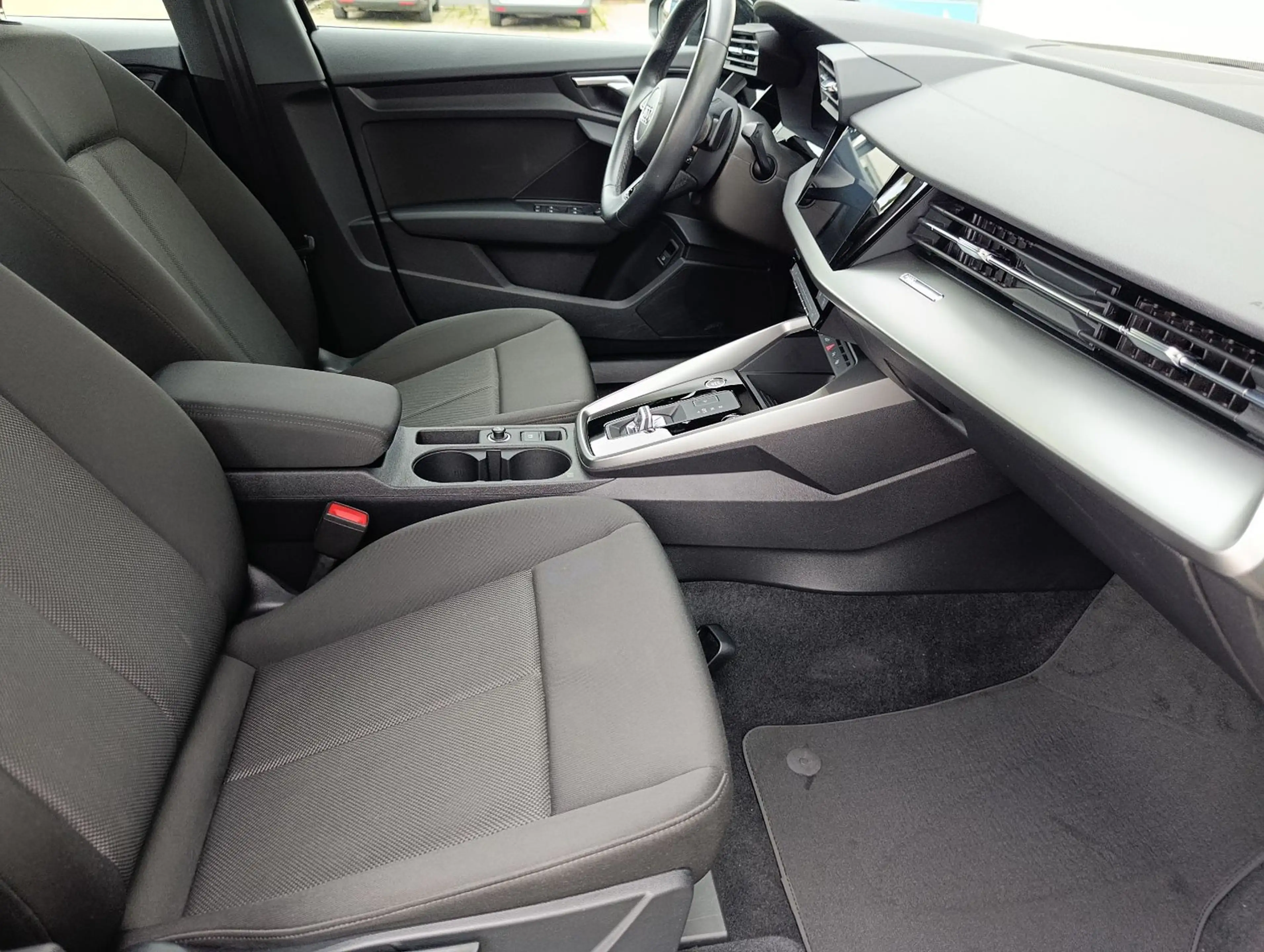 Audi A3 Sportback 40 TFSI e Navi RFK LED DAB — photo 14