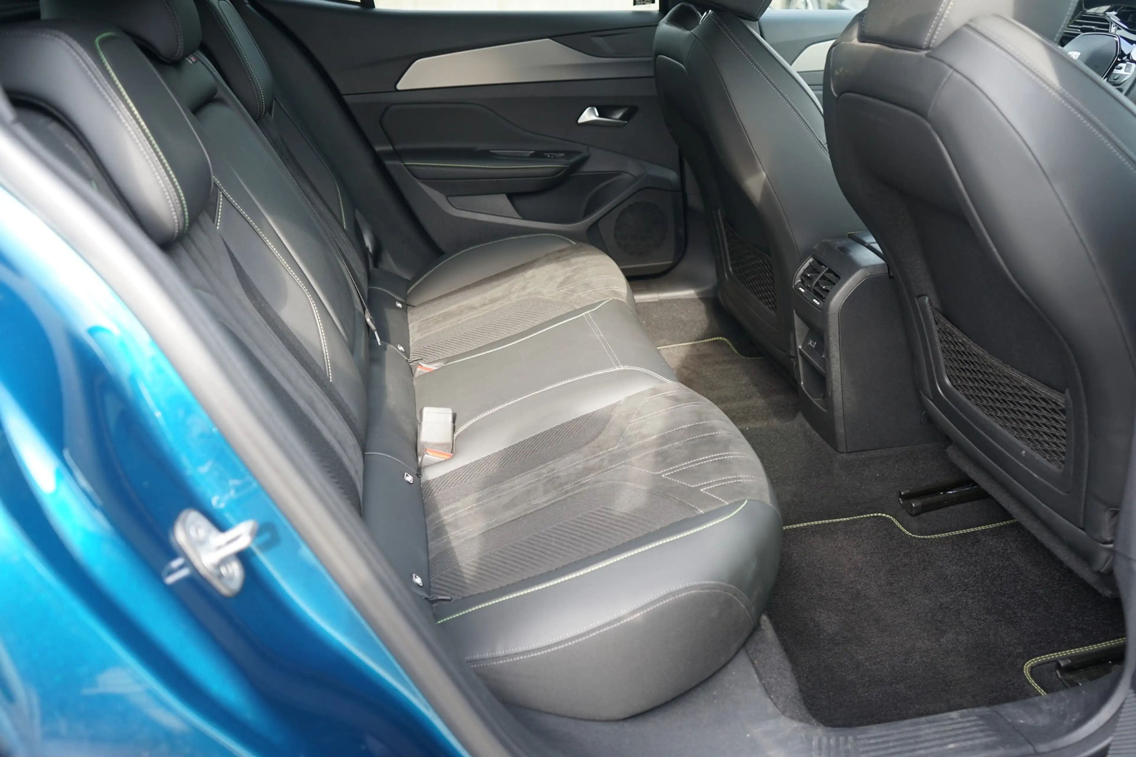 Peugeot 408 1.2 12V e-THP GT-Line LED Navi Kamera ACC — photo 12