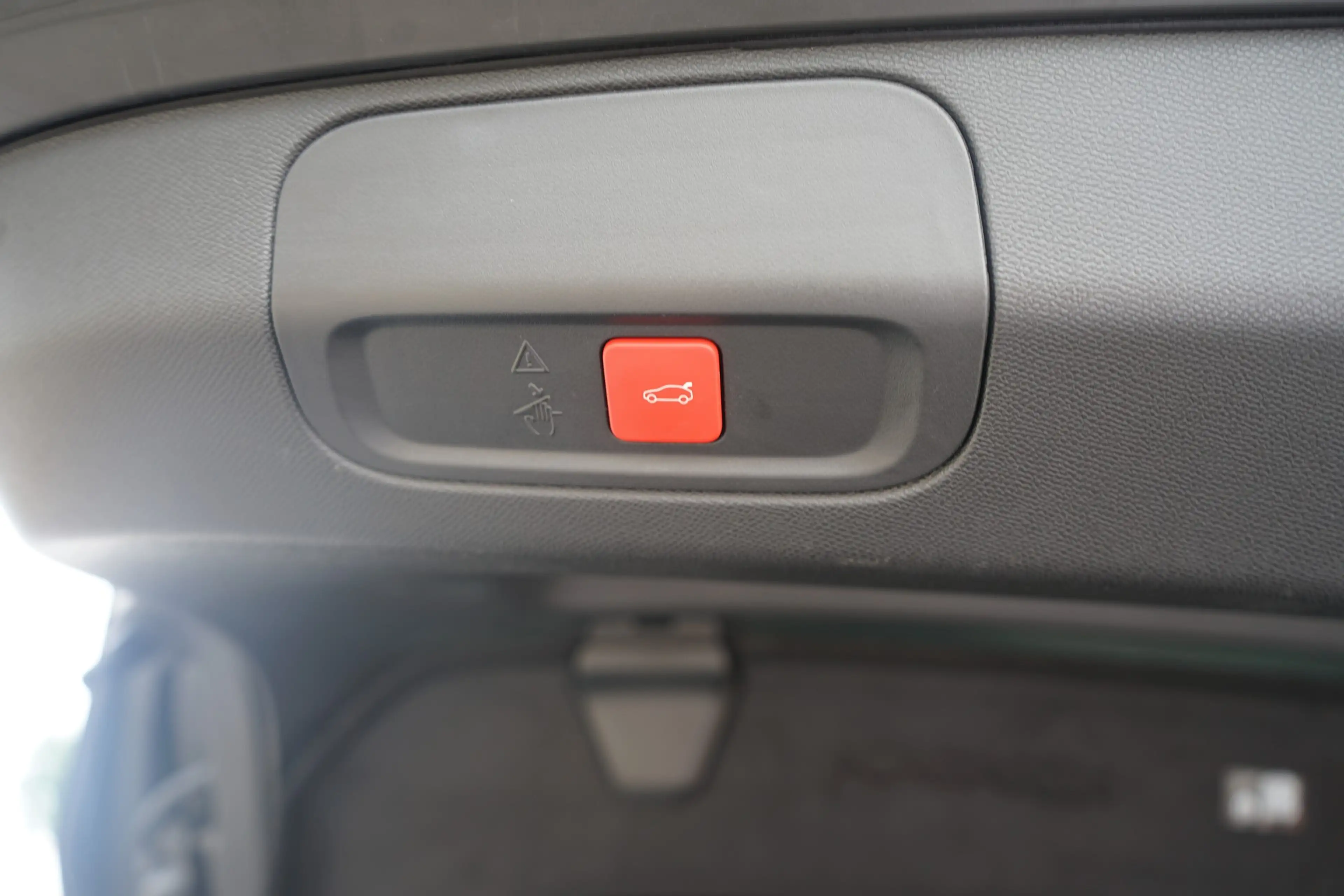 Peugeot 408 1.2 12V e-THP GT-Line LED Navi Kamera ACC — photo 9