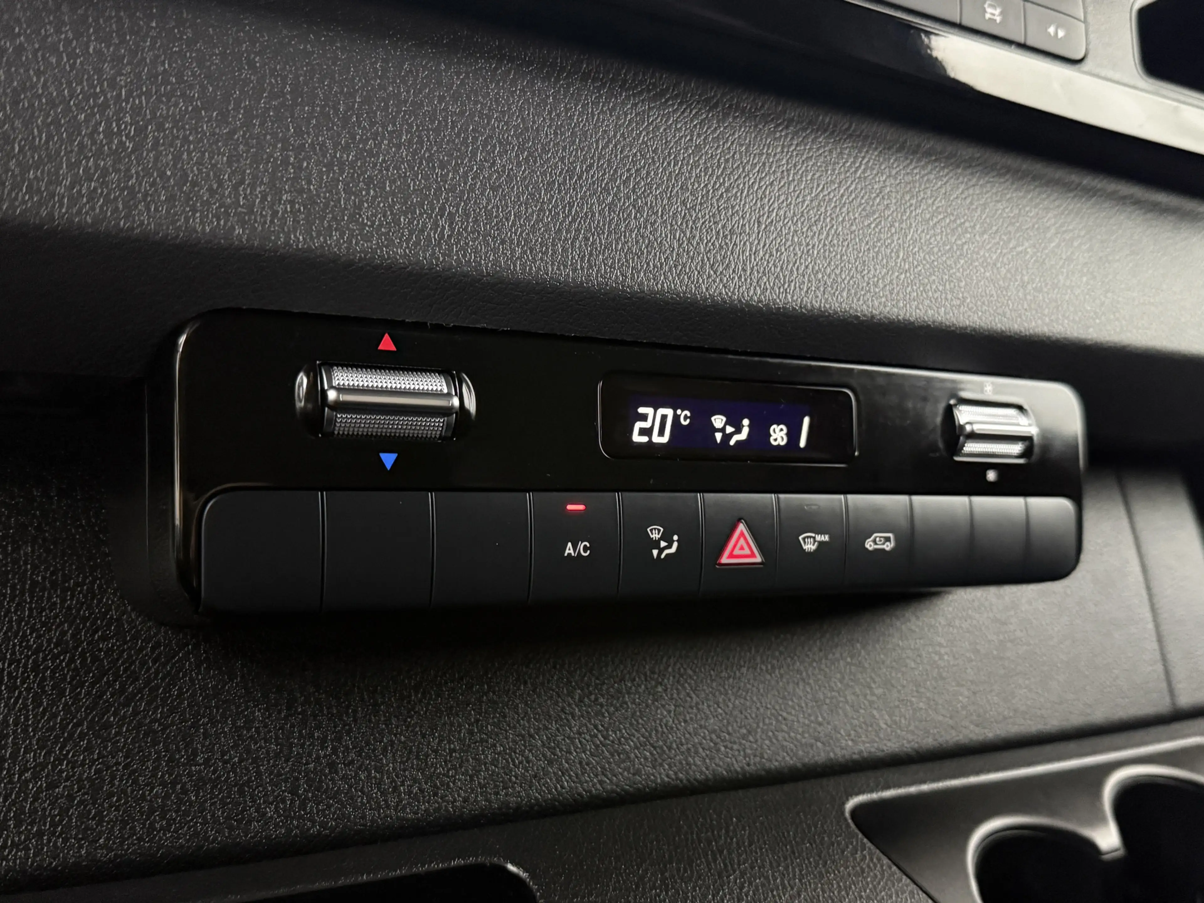 Mercedes-Benz Sprinter 319CDI L3H2 Maxi 4x4 Xperience Edition | Navigatie — photo 19
