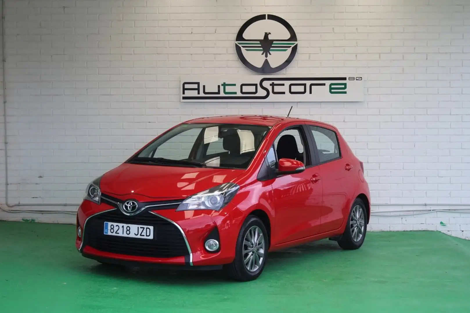 Toyota Yaris 1.3 100 Feel Rood - 1