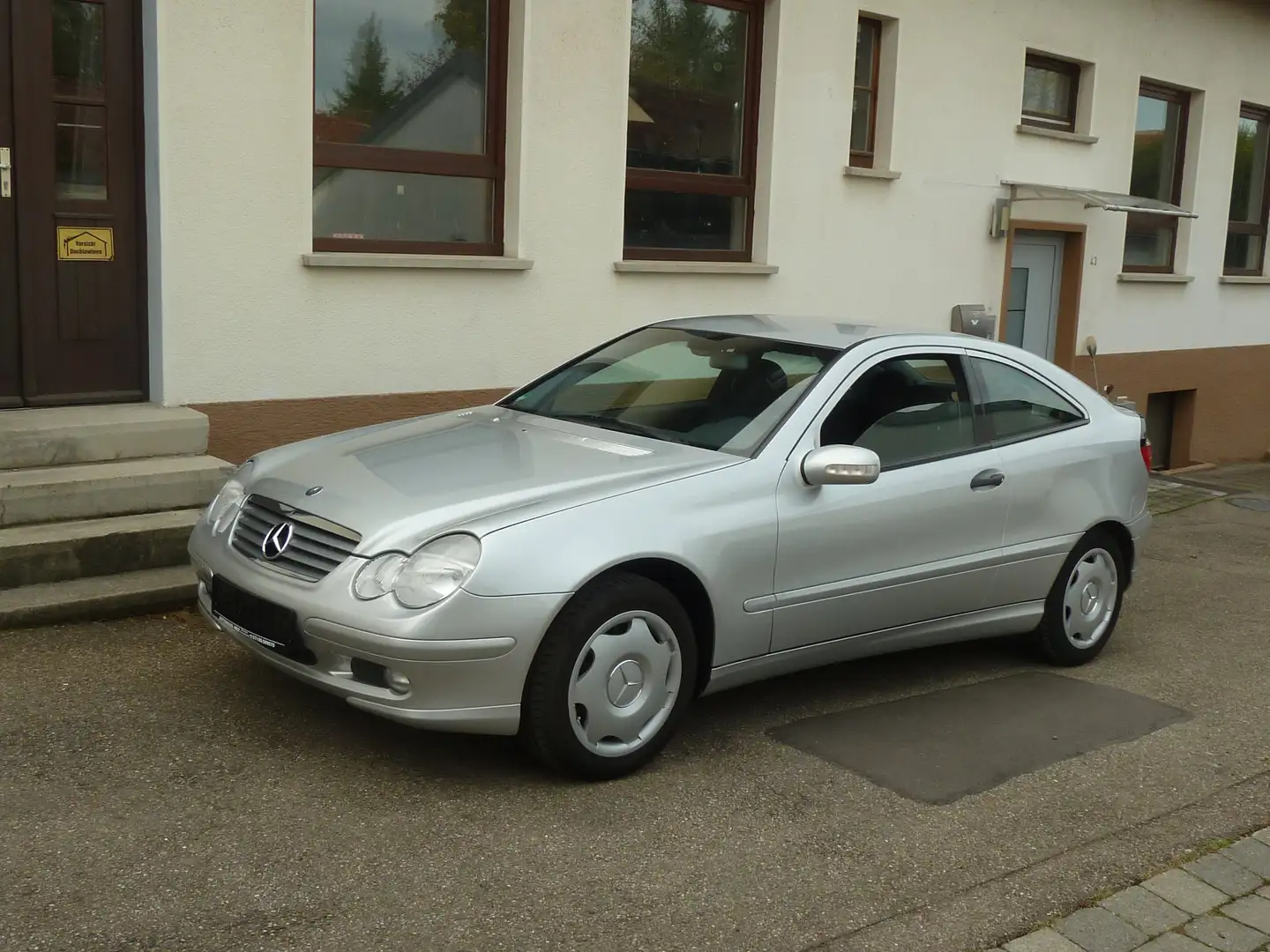 Mercedes-Benz C 180 Coupe automatik  1 Hand org 26000 km Plateado - 1