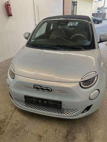 Imagine Fiat 500e La Prima Faltdach 1. Hand