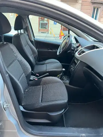 Peugeot 207 view 4