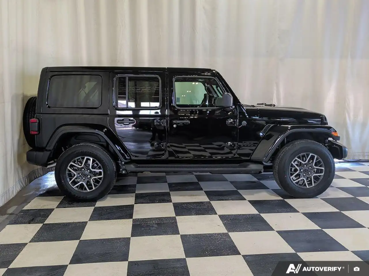 Jeep Wrangler снимка Jeep Wrangler