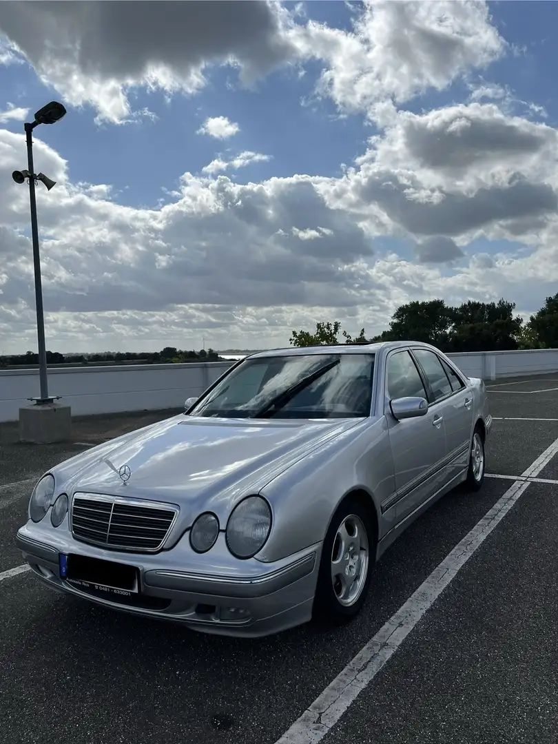 Mercedes-Benz E 240 Elegance Silber - 1