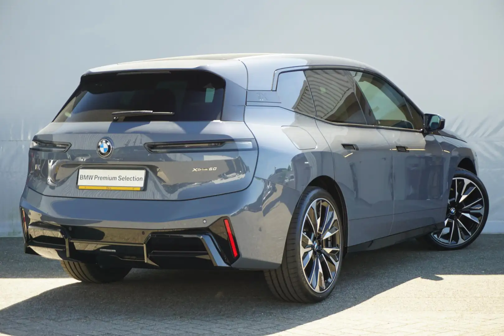 BMW iX xDrive60 | M Sportpakket Pro | Comfort Pack | Inno Gris - 2