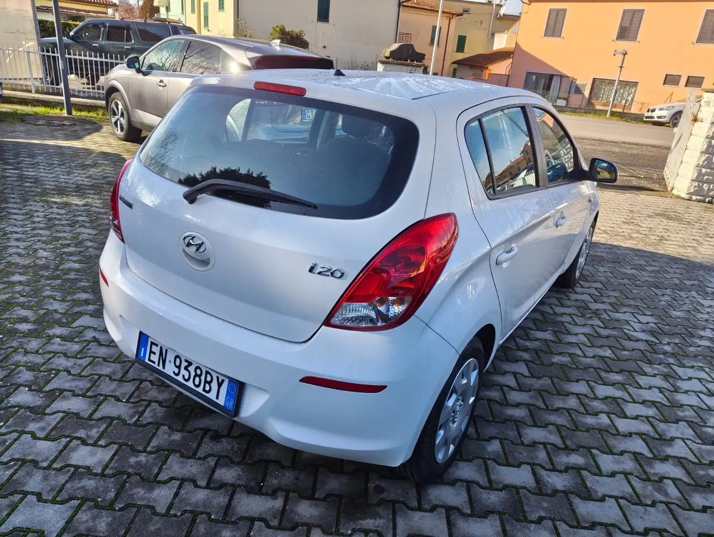 Hyundai i20 i20 I 2012 5p 1.2 Sound Edition GPL Weiß - 2