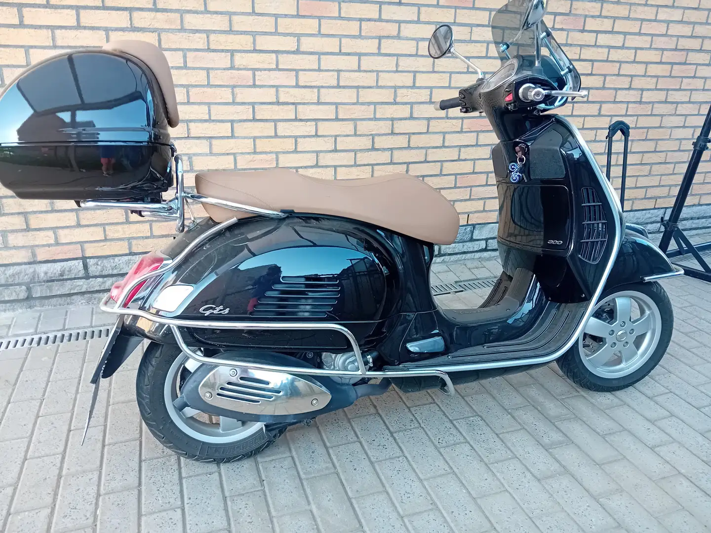 Vespa GTS 300 Nero Convinto Schwarz - 1