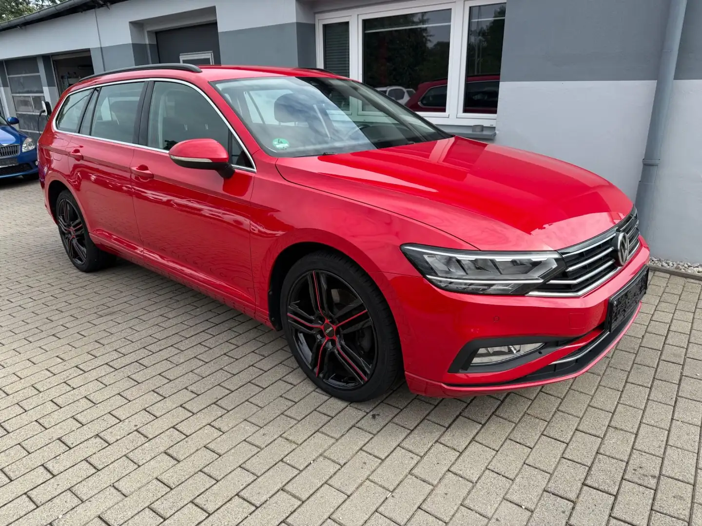 Volkswagen Passat Variant 1,6 TDI DSG Navi LED ACC Shzg Alu Rot - 1