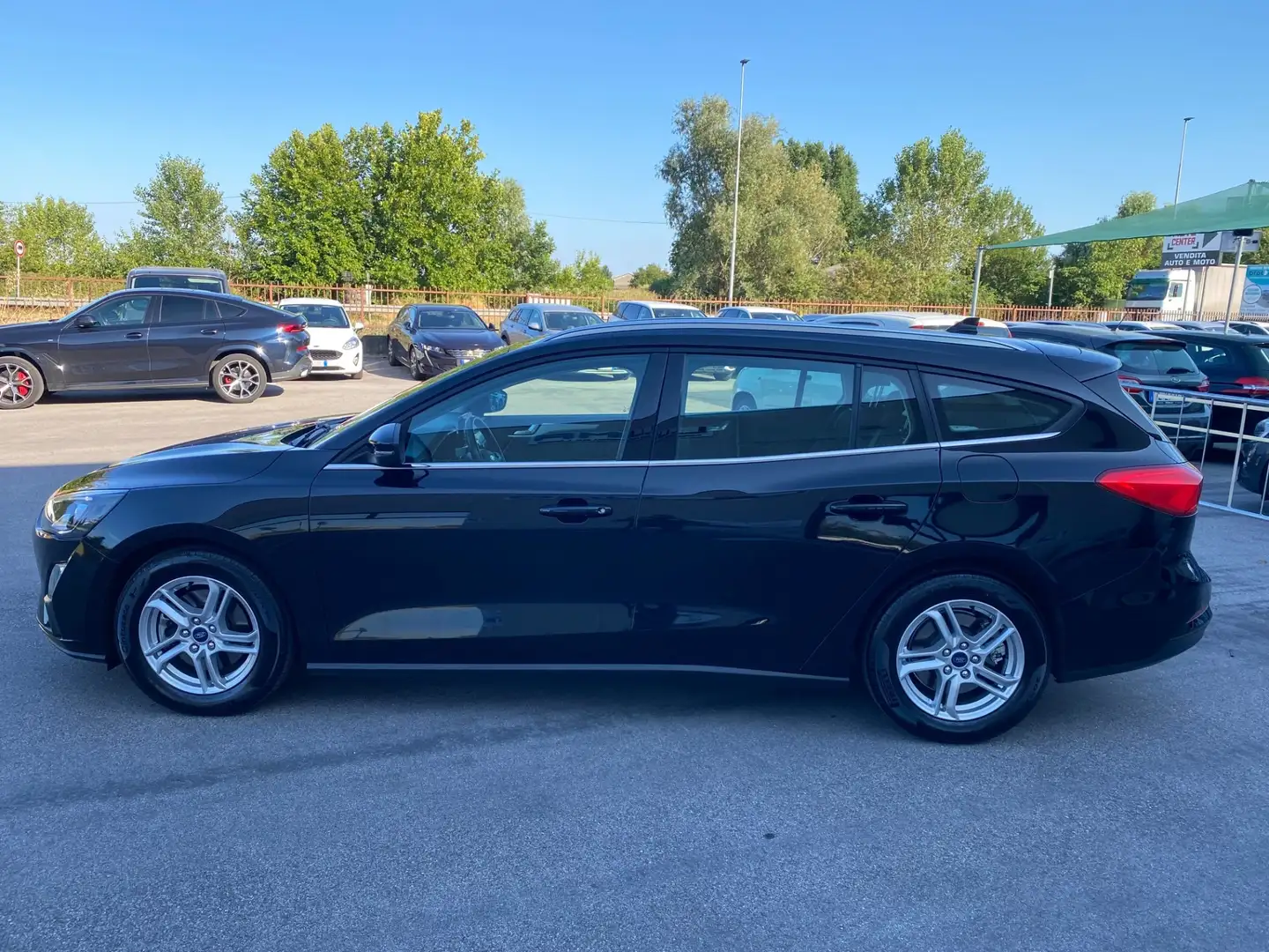 Ford Focus 1.5 EcoBlue 120 CV SW Business Nero - 2