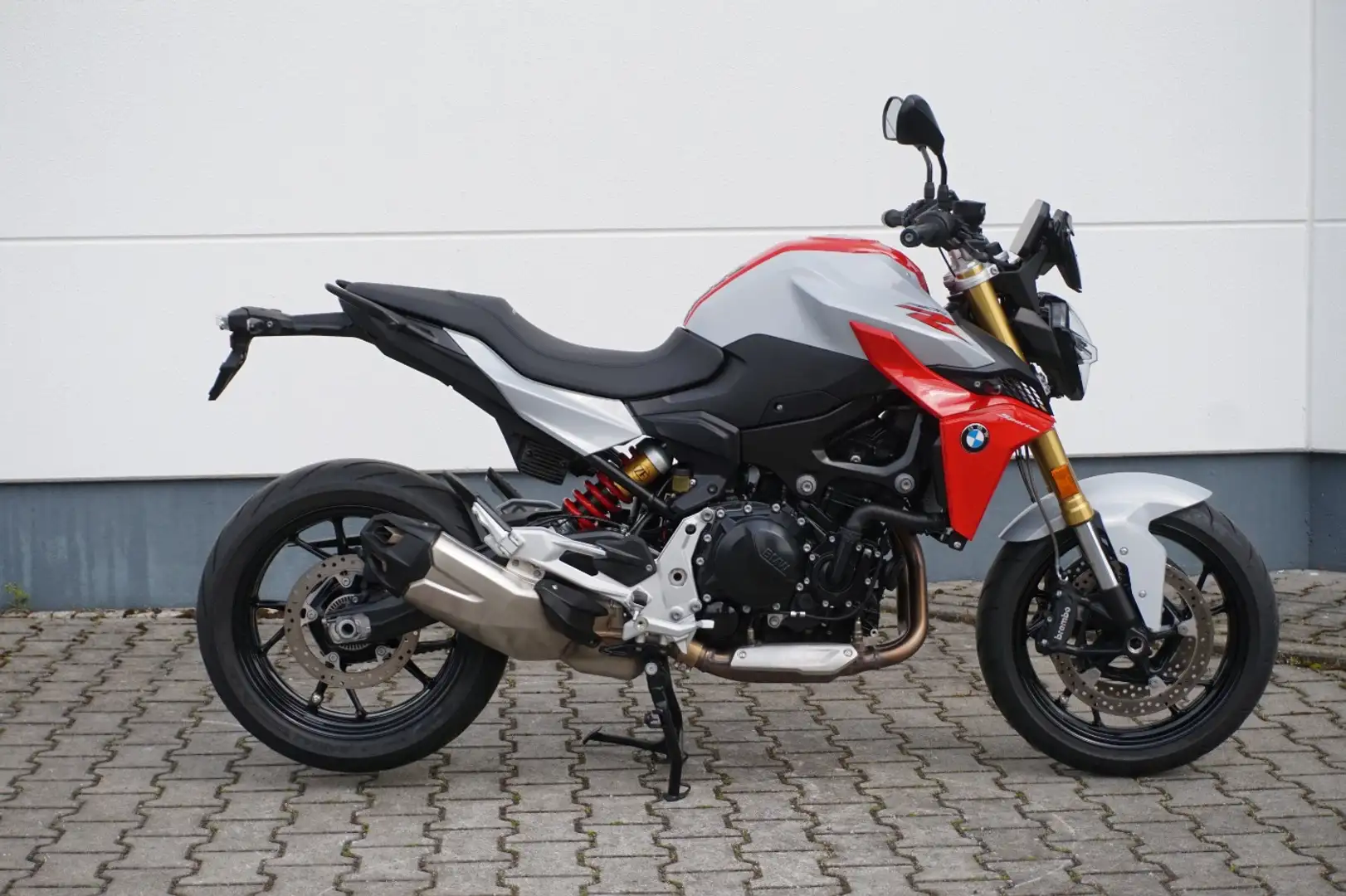 BMW F 900 R (ab 201 Style Sport, sehr gepflegt Stříbrná - 1