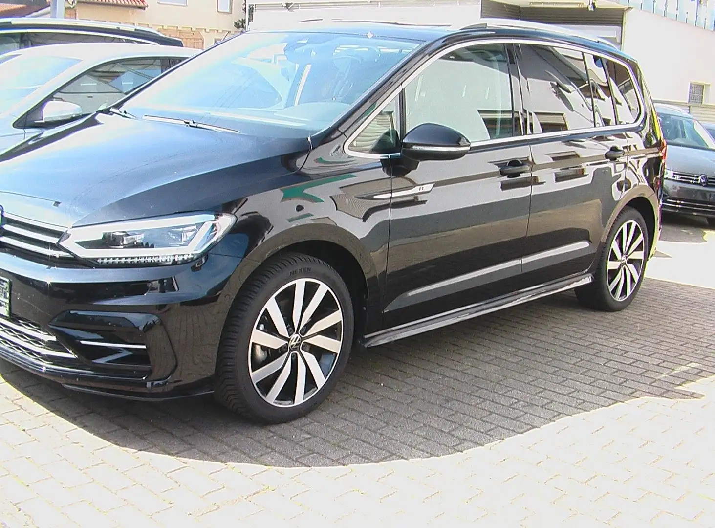 Volkswagen Touran Highline R-LINE PANO*AHK*7-S*RFK*ACC*ERGO Schwarz - 2