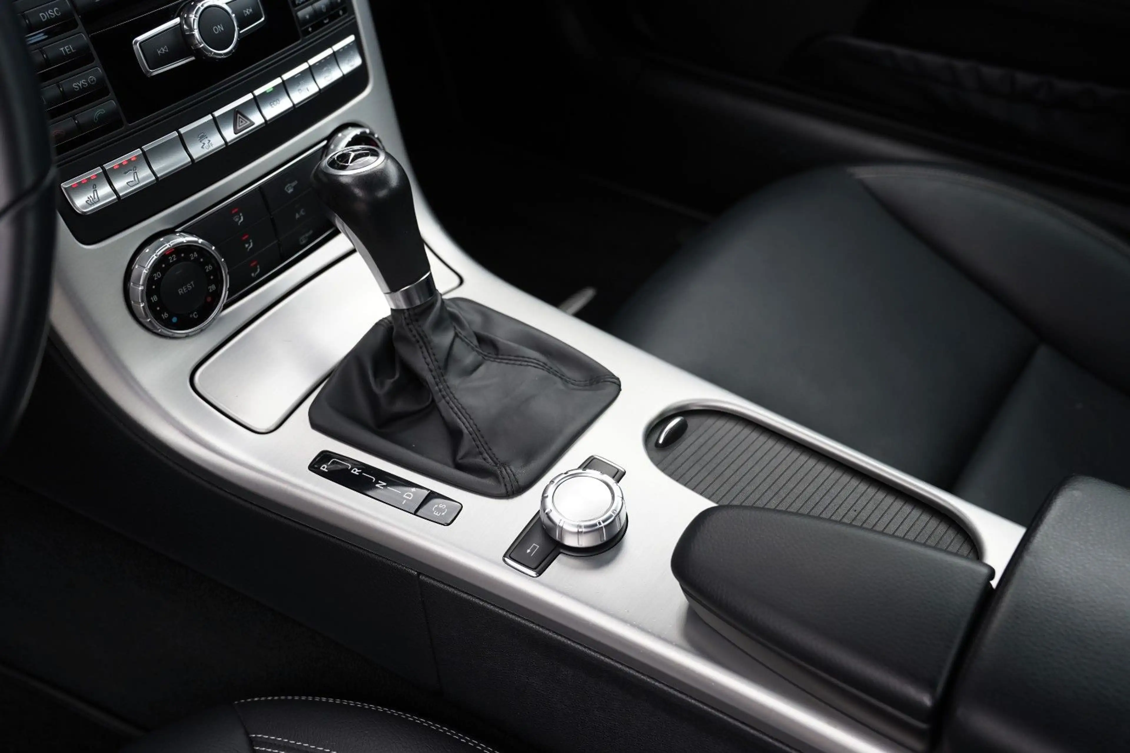 Mercedes-Benz SLK 200 BE 7G Navi-Leder-1.Hand — photo 12