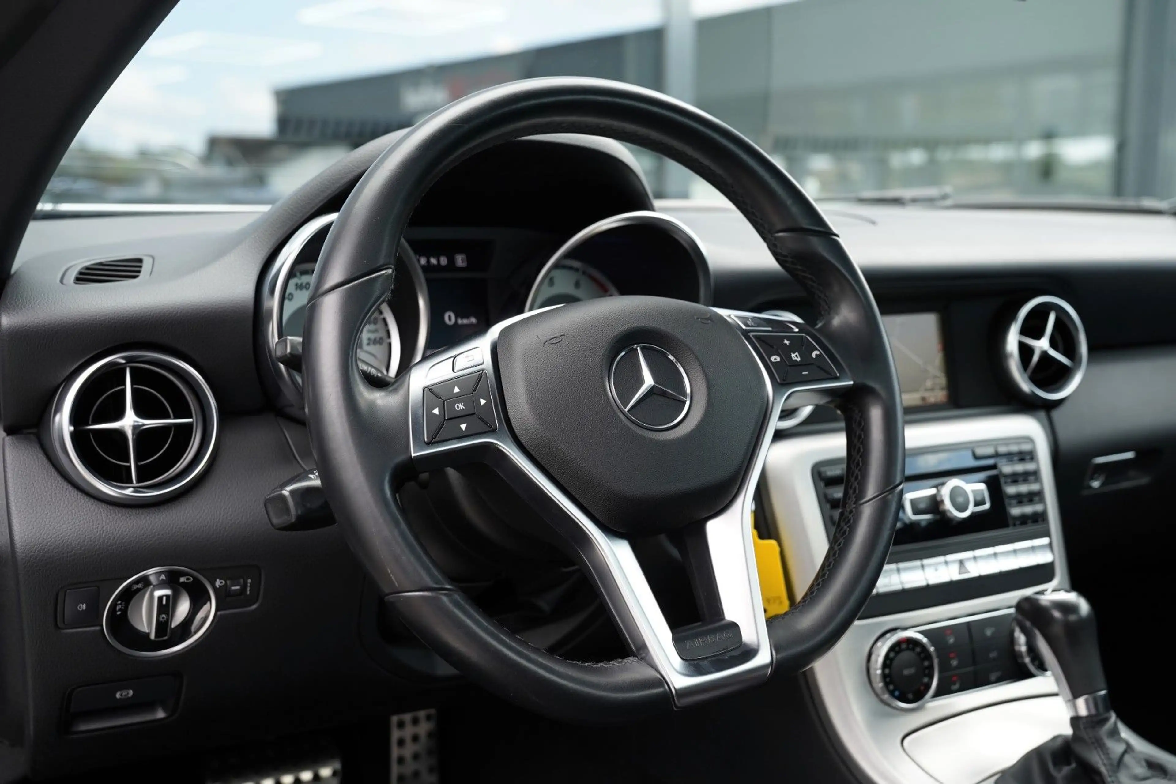 Mercedes-Benz SLK 200 BE 7G Navi-Leder-1.Hand — photo 9
