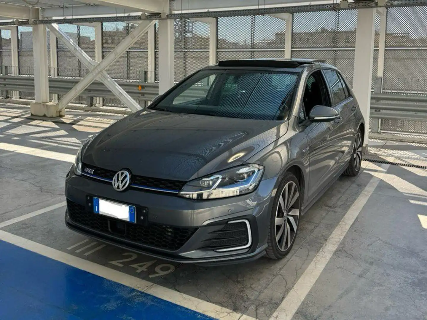 Volkswagen Golf GTE Grigio - 1