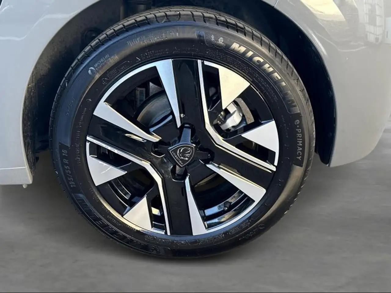 Peugeot 208 Allure 1.2 Hybrid 100 DCS6 18