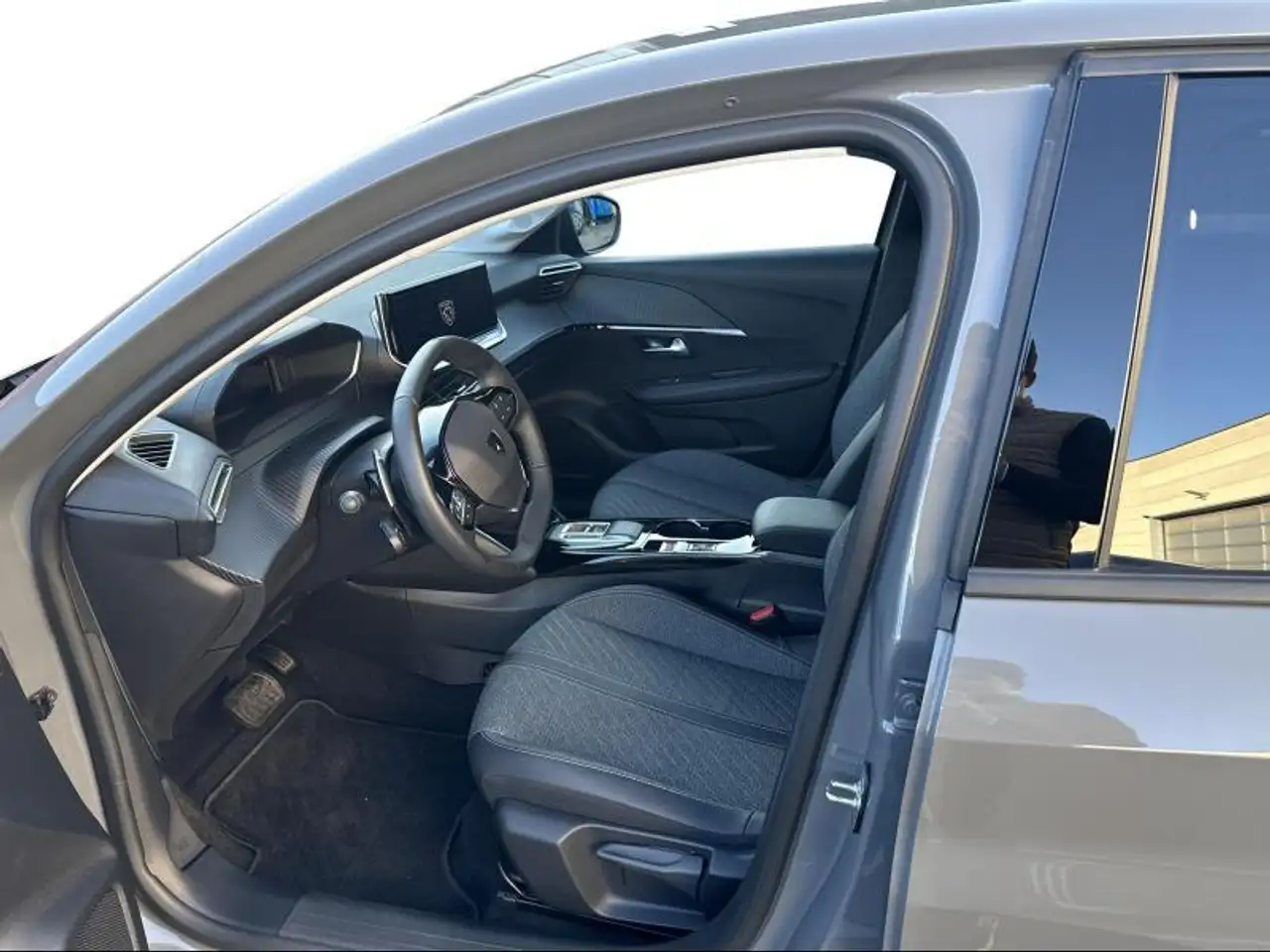 Peugeot 208 Allure 1.2 Hybrid 100 DCS6 7