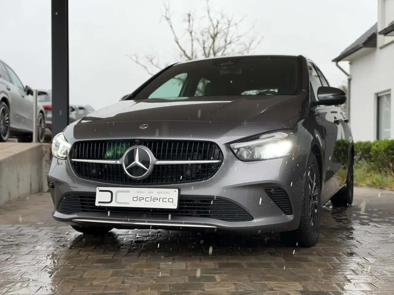 Mercedes-Benz B 180