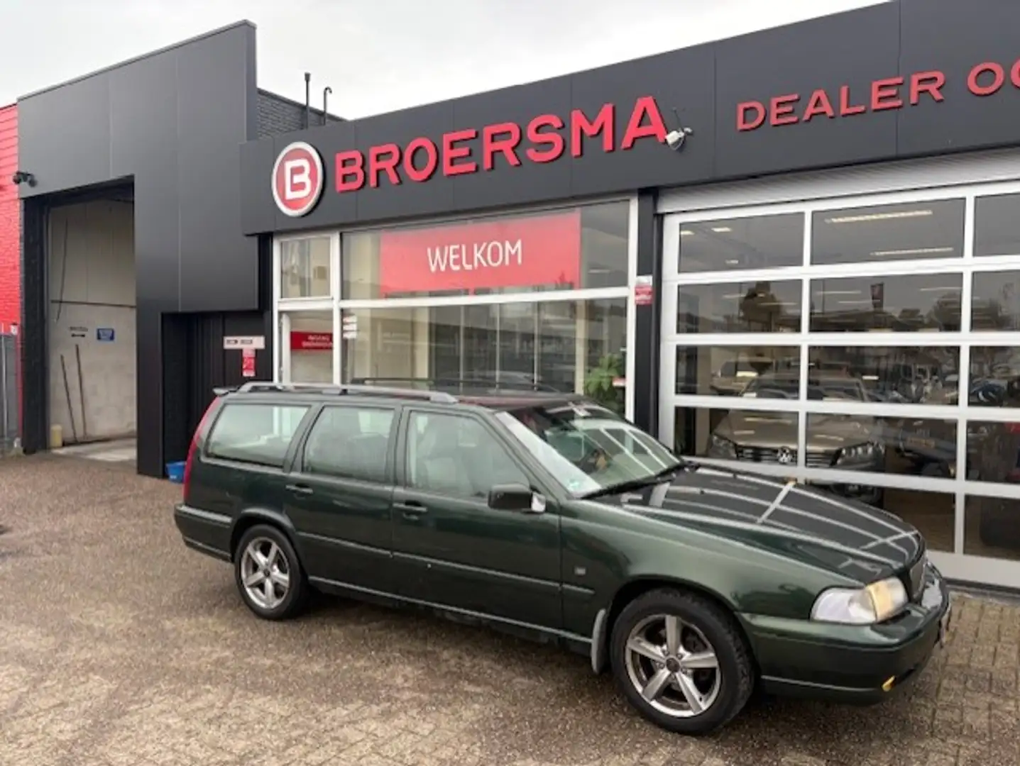 Volvo V70 2.4 Polar 2 EIGENAAR * APK 06-05-2025 Groen - 1