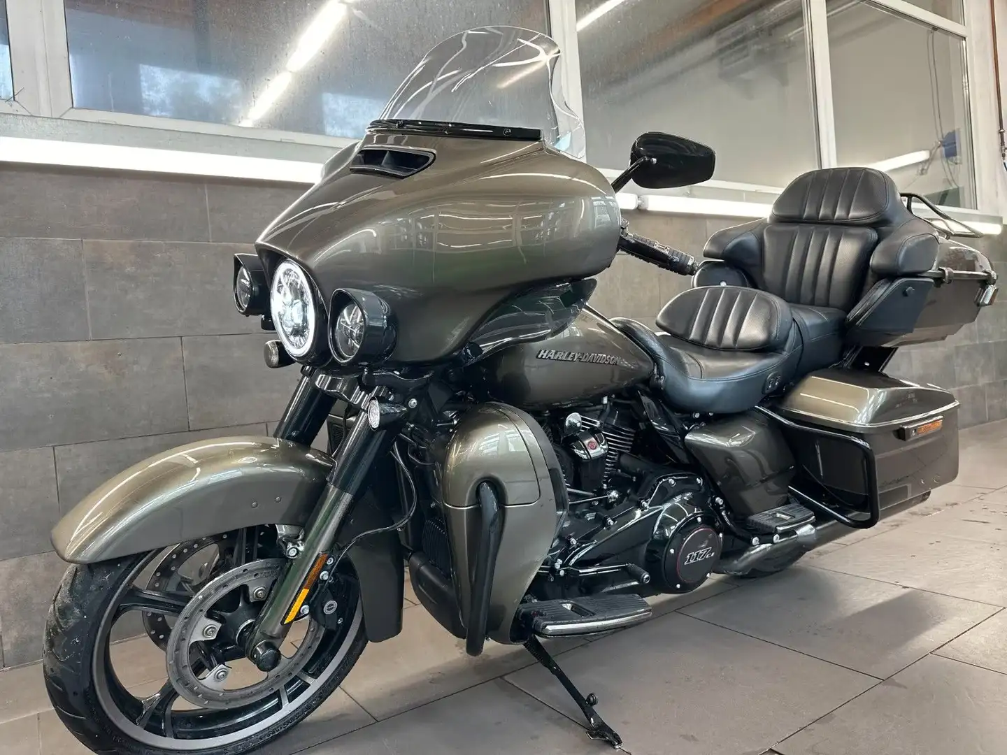 Harley-Davidson Ultra Limited FLHTKSE CVO Street Glide 117ci Hnědá - 1
