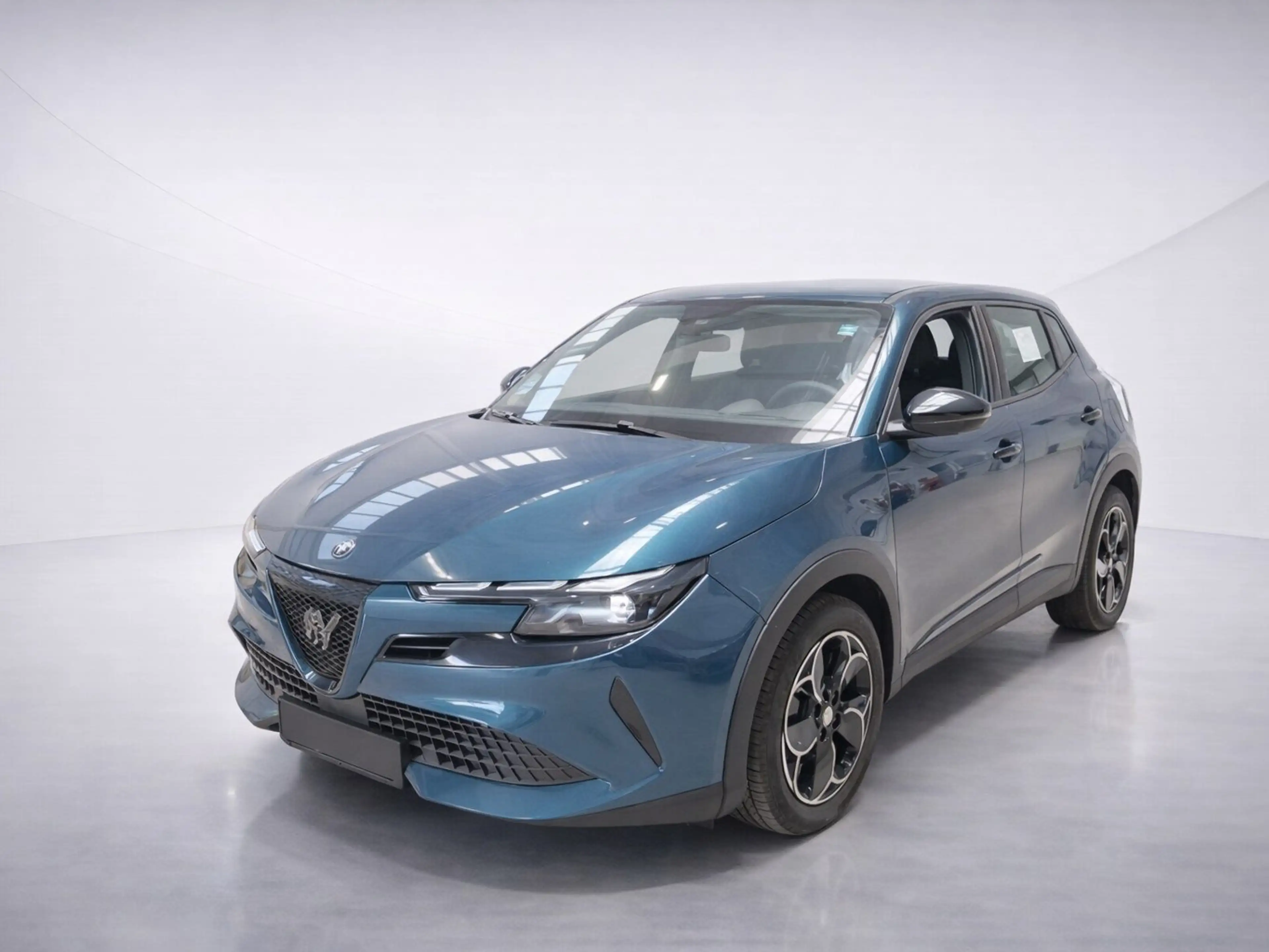 Alfa Romeo Junior Elettrica 54 kWh ACC/LED/PDC/Carplay — photo 2