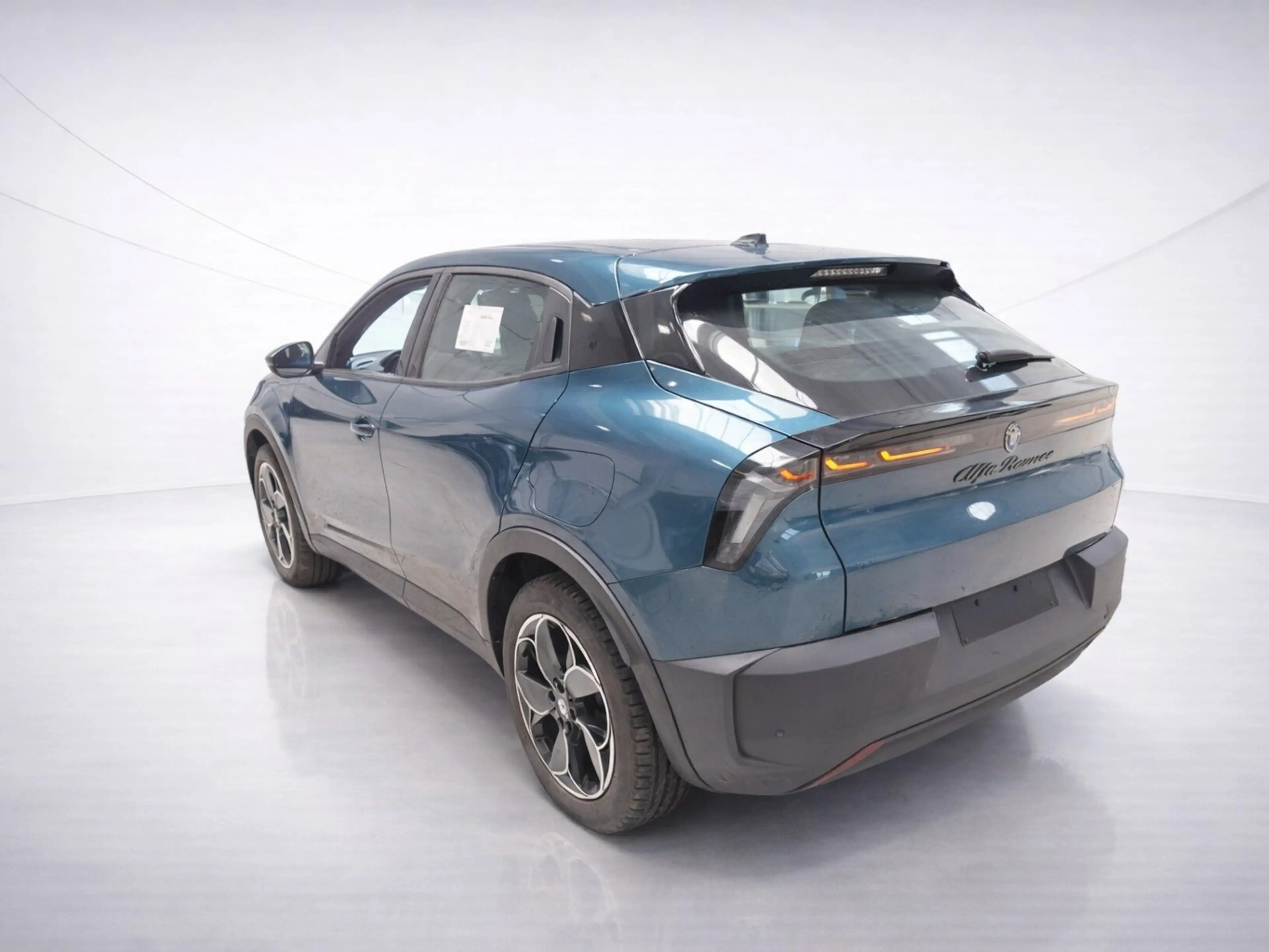 Alfa Romeo Junior Elettrica 54 kWh ACC/LED/PDC/Carplay — photo 4