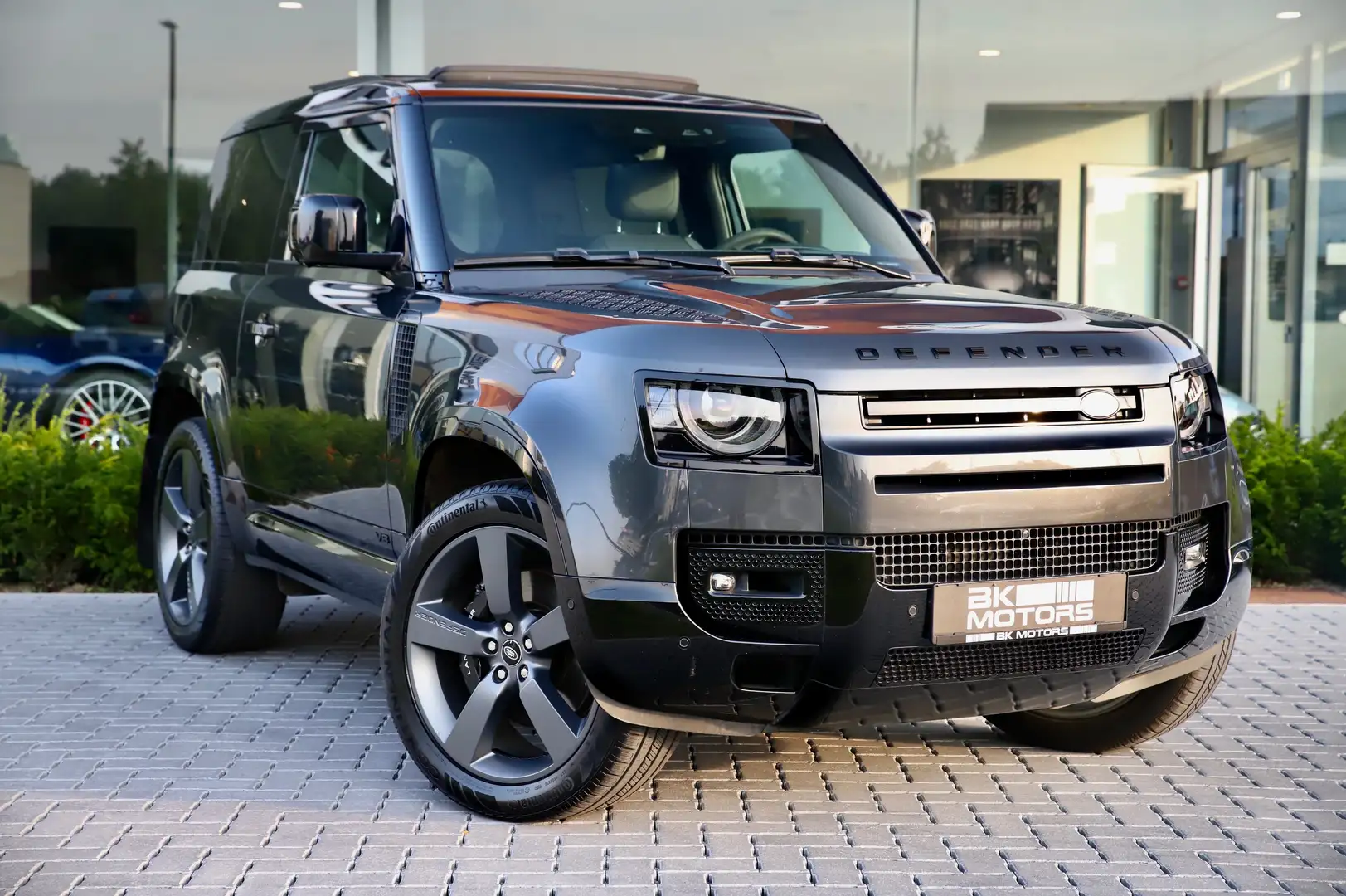 Land Rover Defender 90 P525 V8 /LICHTE VRACHT/BTW 21%/TREKHAAK/FULL OP Grijs - 1