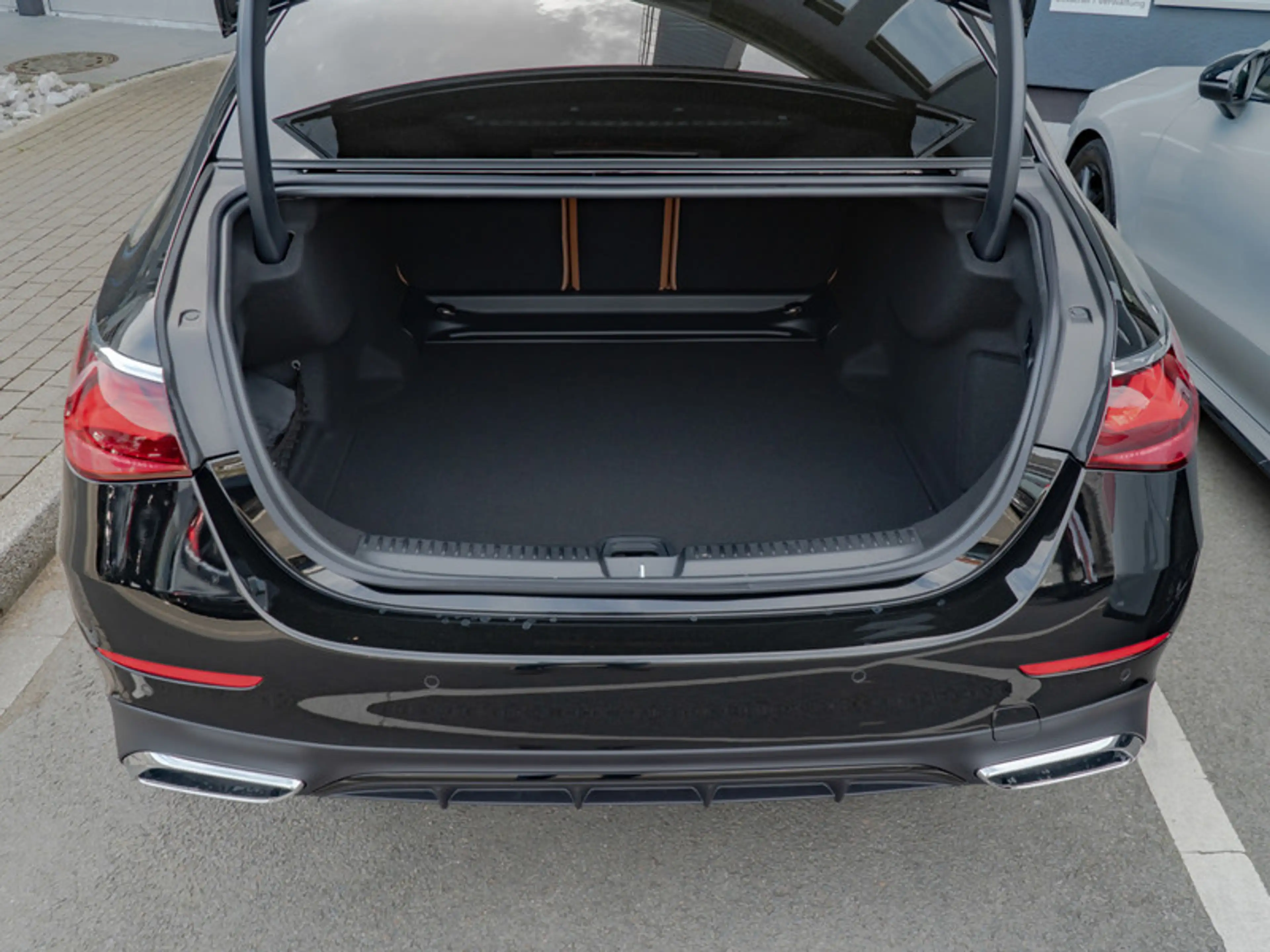 Mercedes-Benz E 200 AMG-Sport/Super/DIGITAL/Pano/Burm/Night/20 — photo 8
