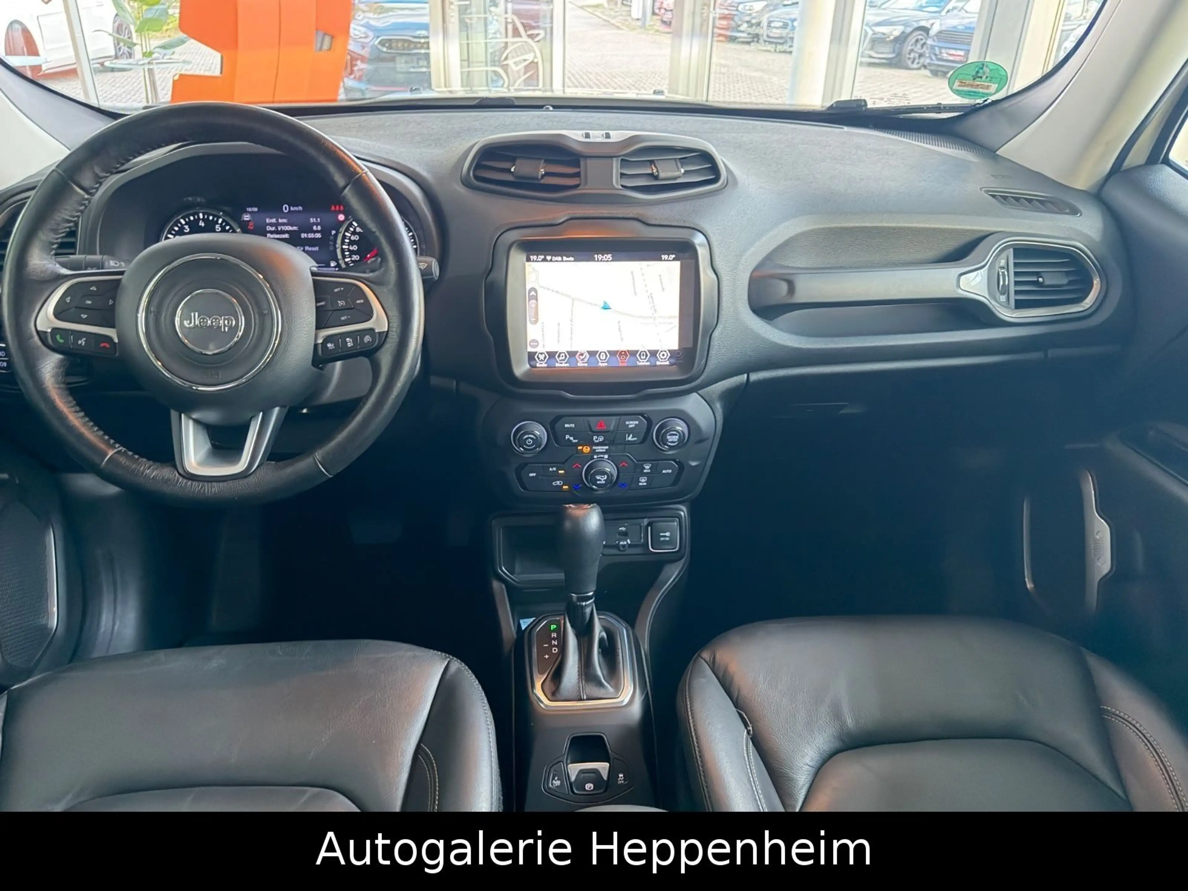 Jeep Renegade Longitude Mild-Hybrid FWD — photo 11