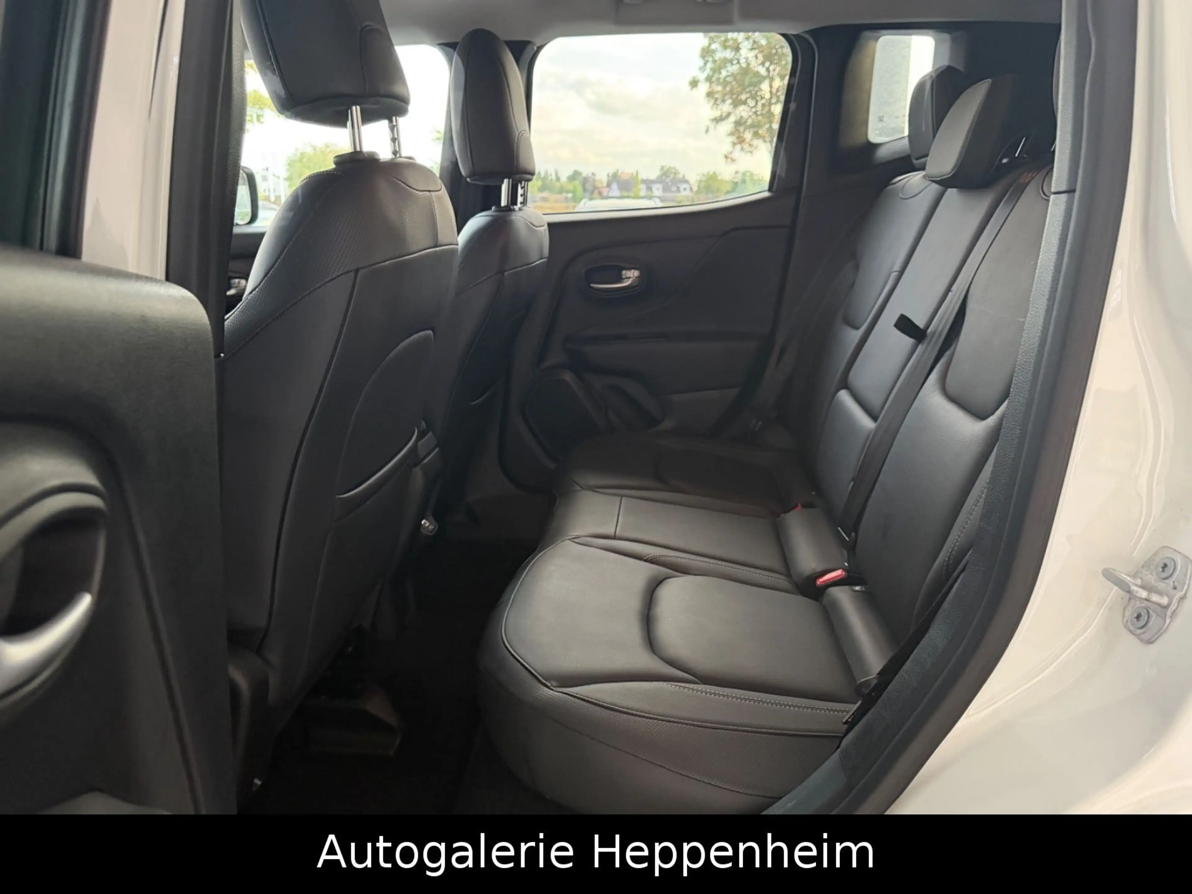 Jeep Renegade Longitude Mild-Hybrid FWD — photo 10