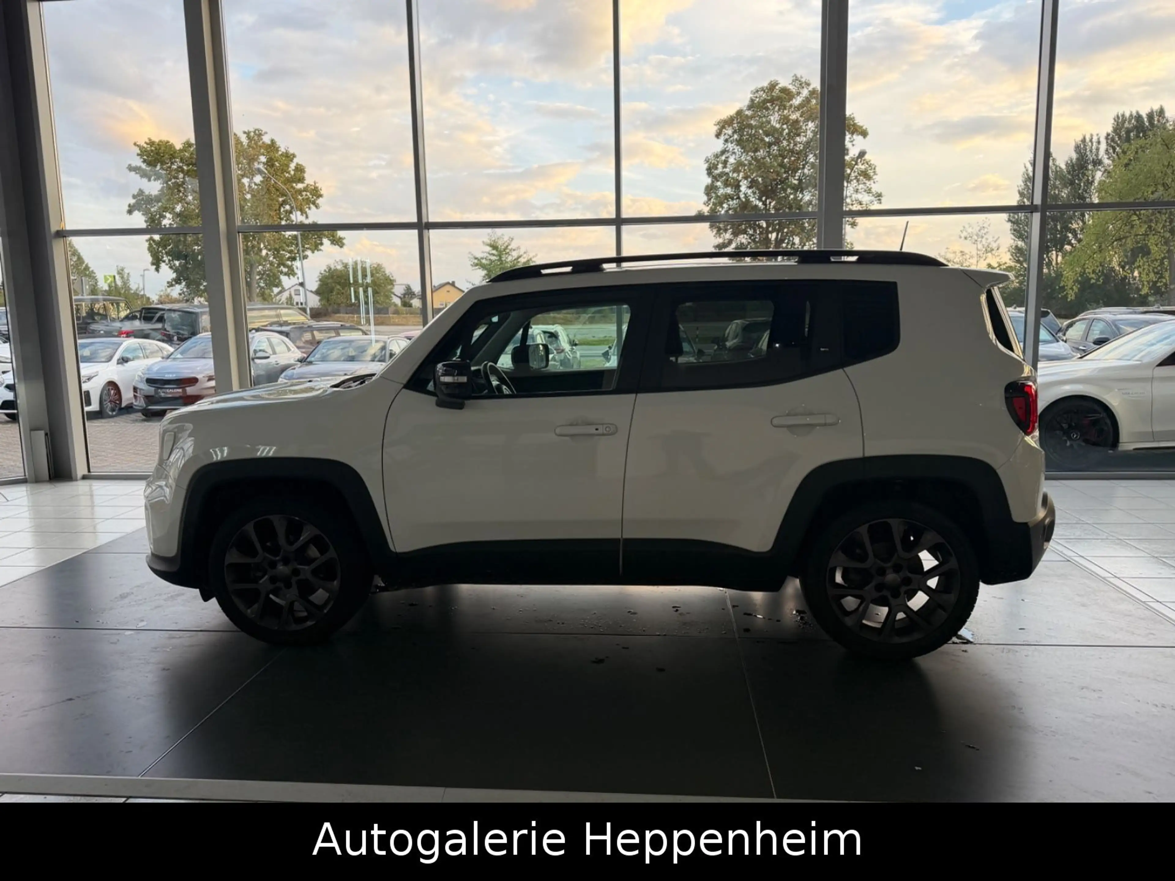 Jeep Renegade Longitude Mild-Hybrid FWD — photo 9