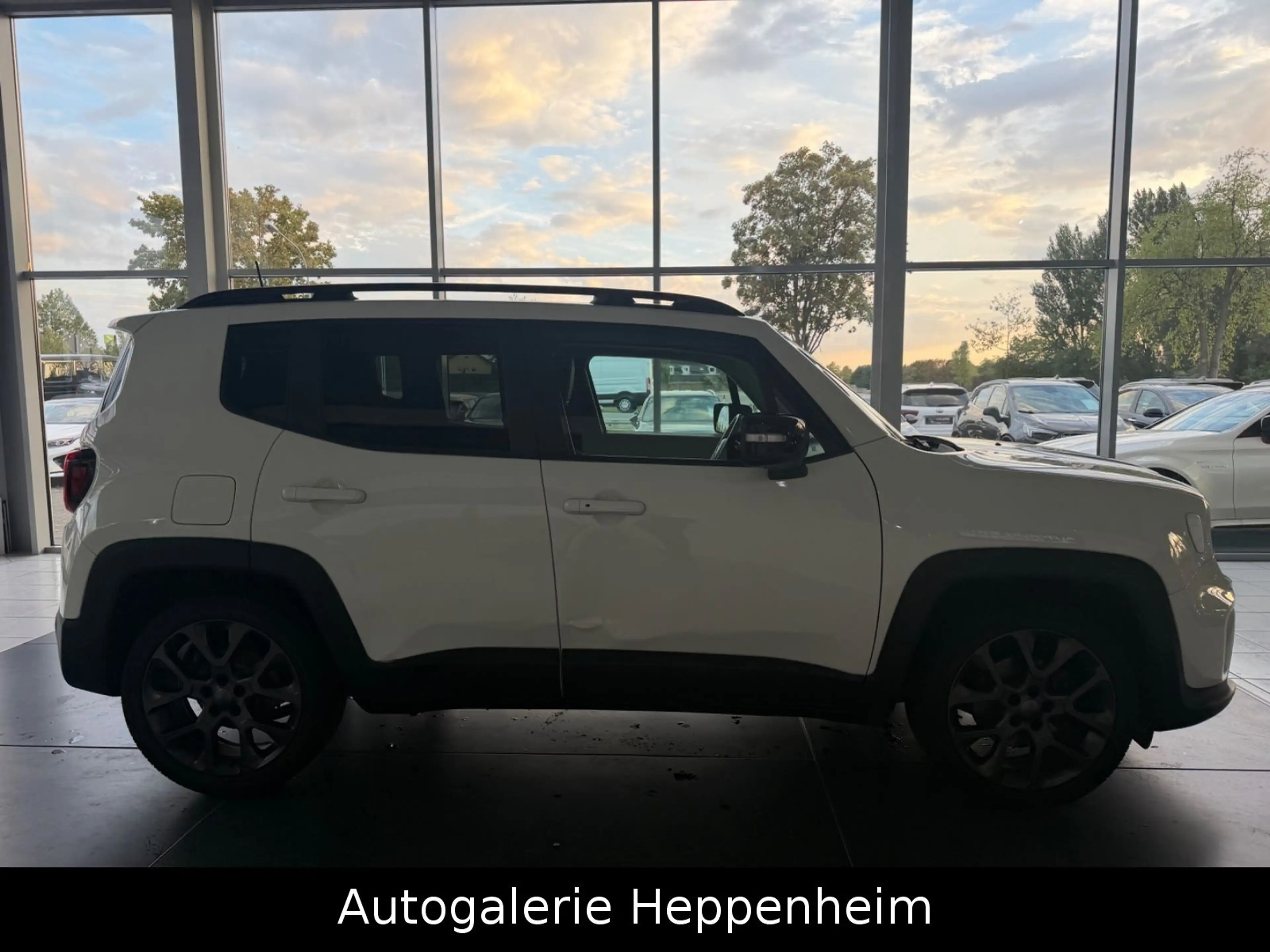 Jeep Renegade Longitude Mild-Hybrid FWD — photo 4