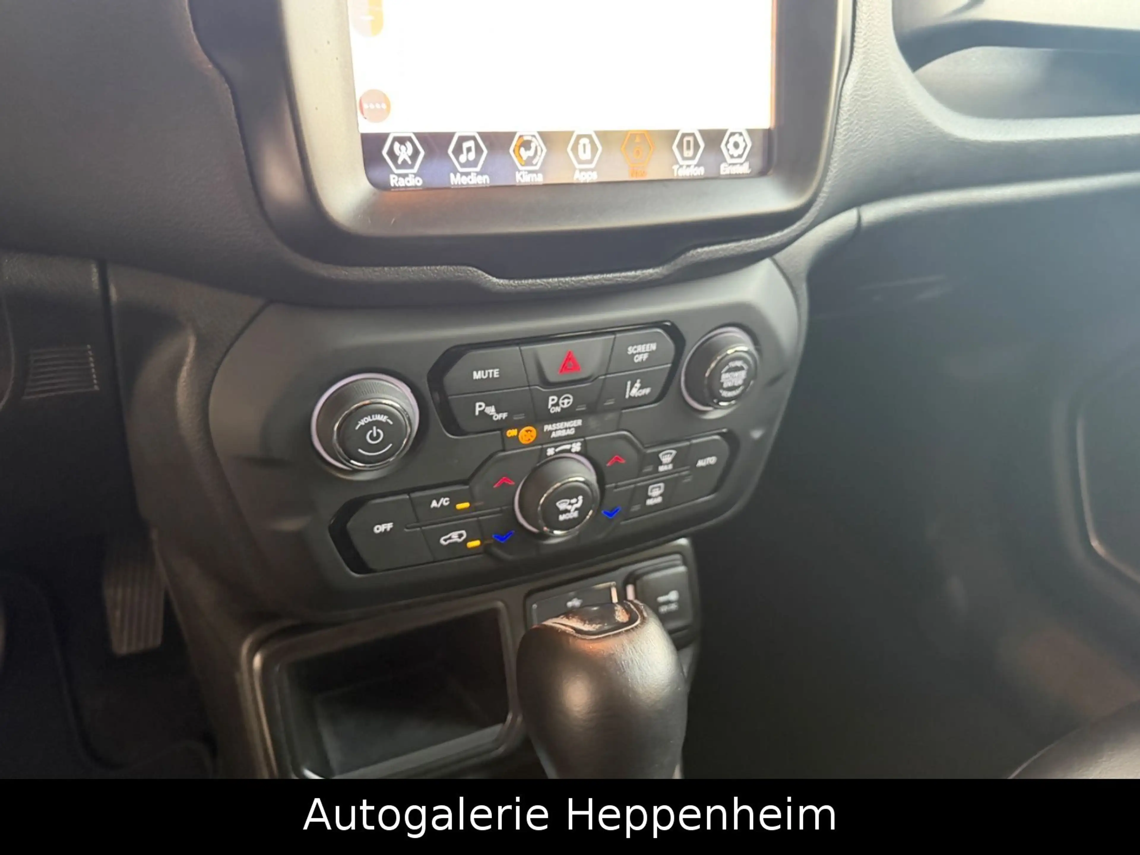Jeep Renegade Longitude Mild-Hybrid FWD — photo 14