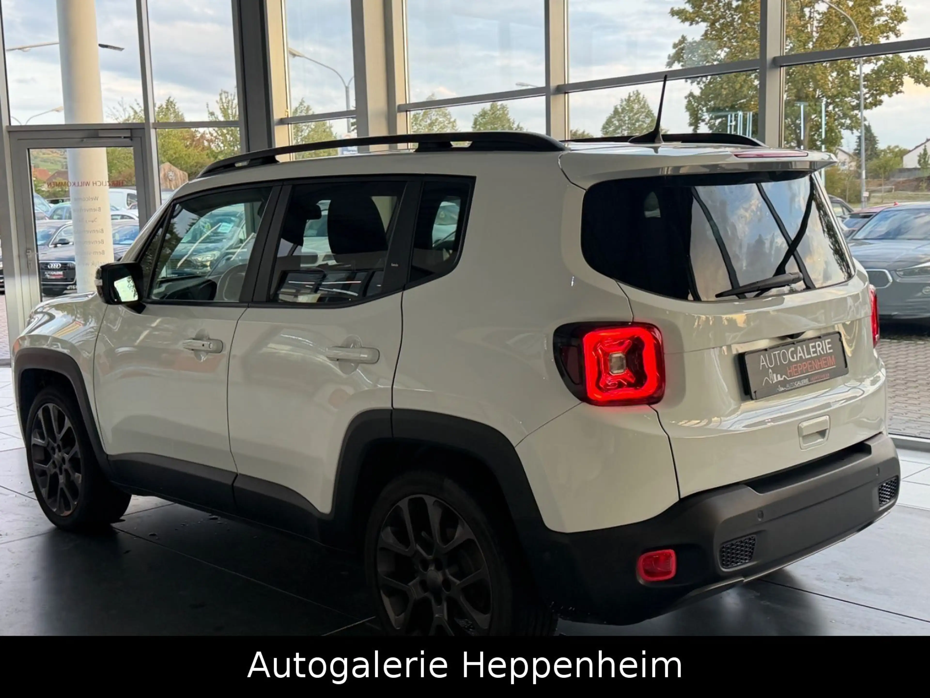 Jeep Renegade Longitude Mild-Hybrid FWD — photo 8