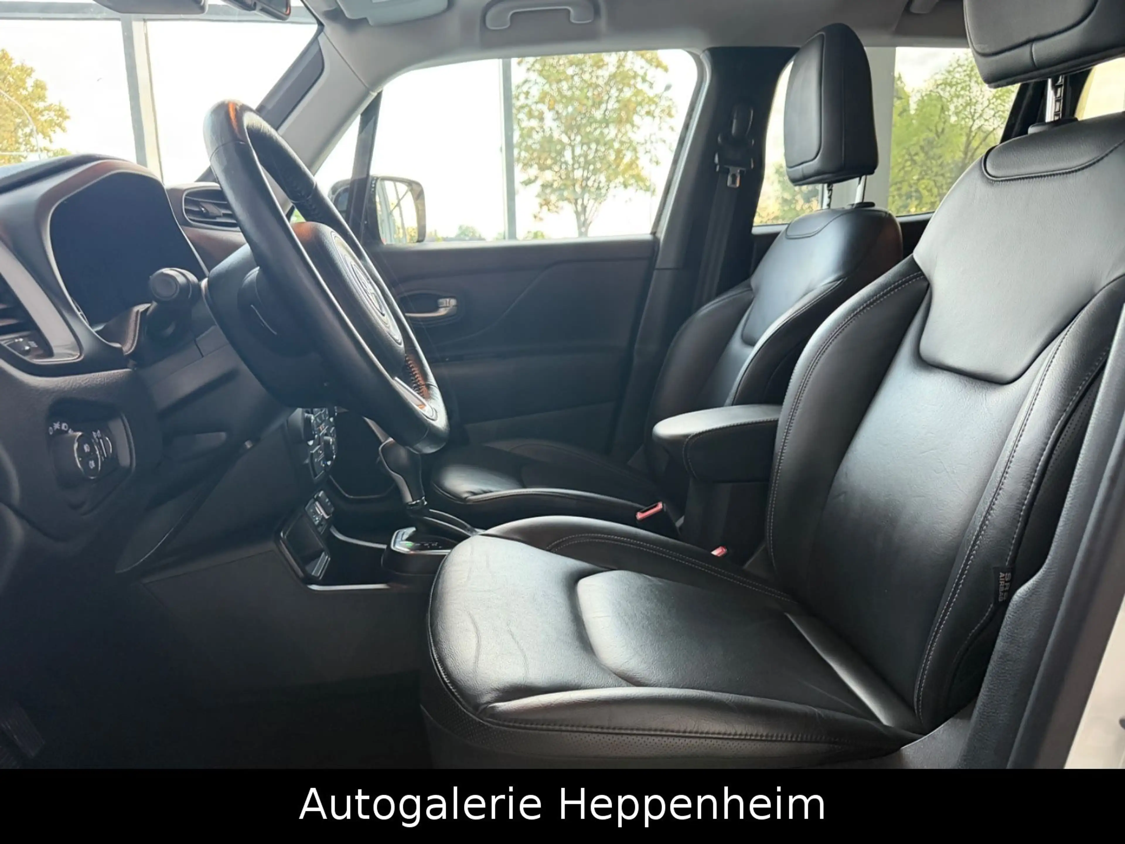 Jeep Renegade Longitude Mild-Hybrid FWD — photo 12