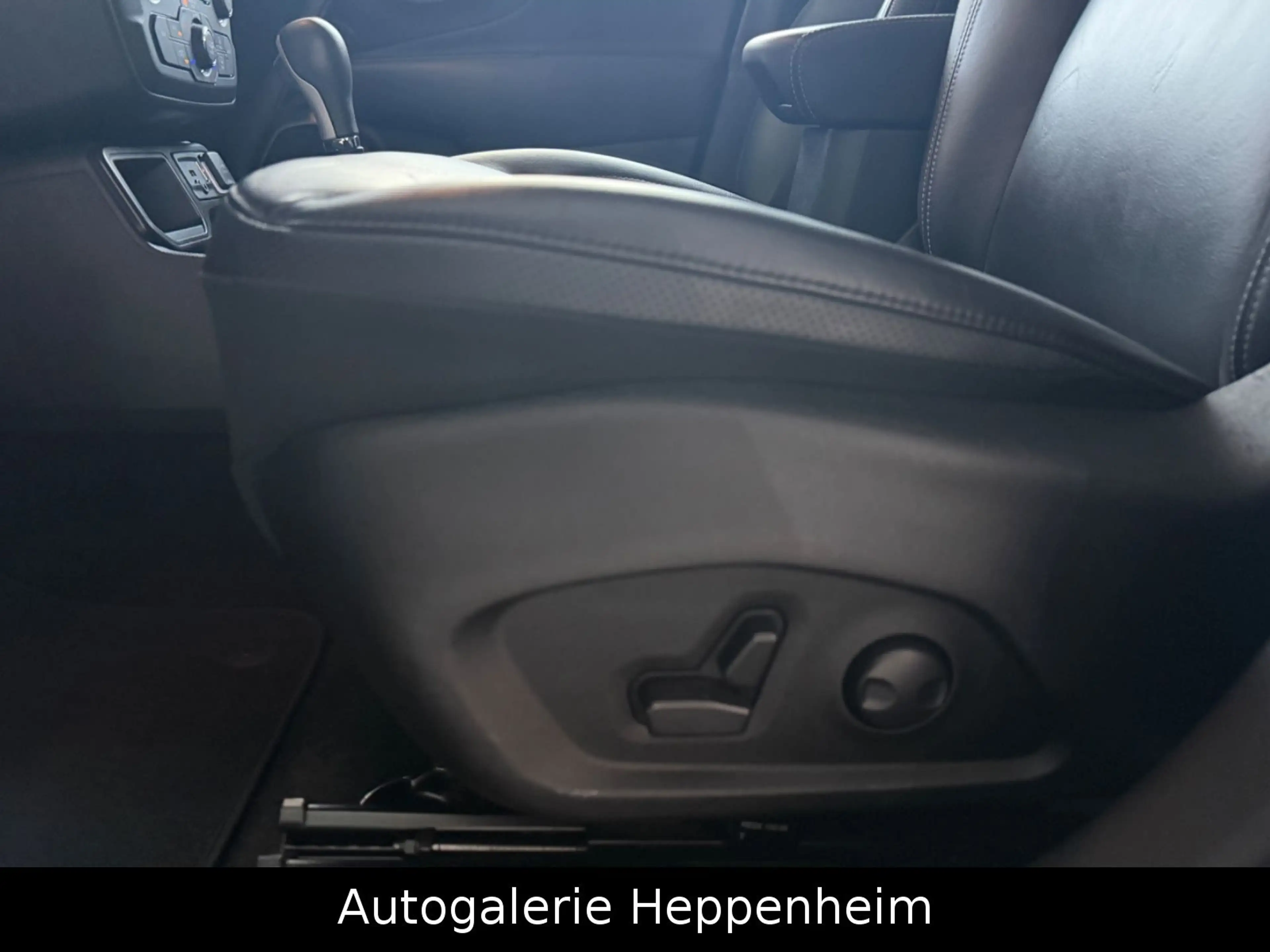 Jeep Renegade Longitude Mild-Hybrid FWD — photo 13